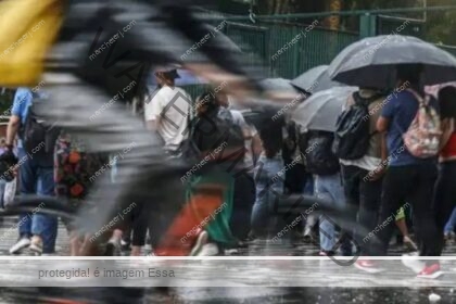 Semana começa com frente fria avançando pelo Brasil