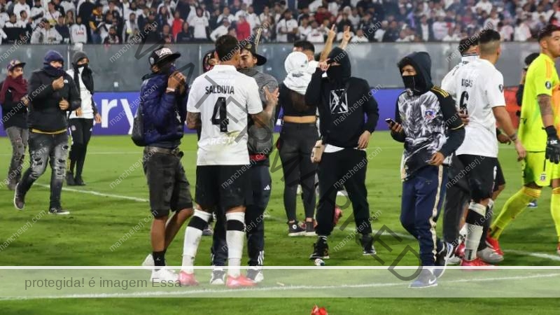Colo Colo pode ser banido da Libertadores por confusão com o Fortaleza no Chile