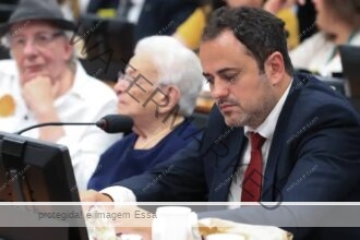 Centrão quer trégua nos bastidores e “gesto” de Glauber Braga para livrá-lo da cassação