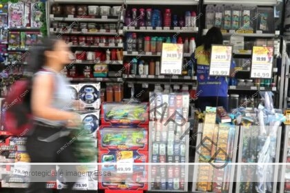Economia brasileira ficou estagnada em fevereiro, mostra prévia da FGV