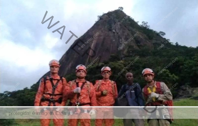 Homem é resgatado no topo de montanha em zona rural de Campos