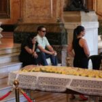 Velório reúne amigos e familiares de Nana Caymmi no Theatro Municipal do Rio