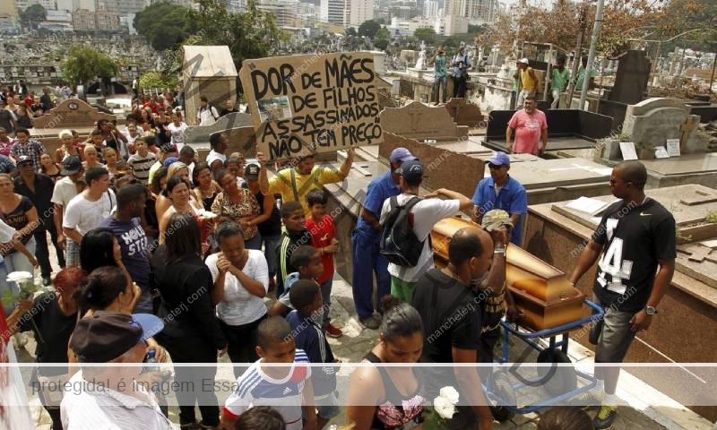 Brasil registra 60 jovens assassinados por dia; maioria das vítimas são homens