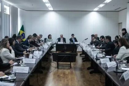 Próximo do tarifaço, Governo Lula avalia ida de delegação a Washington