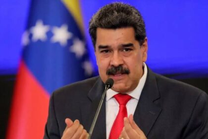 Presidente venezuelano anuncia alistamento para enfrentar ameaça dos EUA