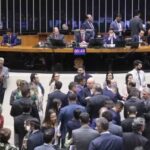 Projeto que isenta de IR quem ganha até R$ 5 mil ao mês avança na Câmara