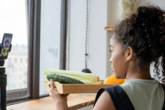 Justiça proíbe trabalho de crianças influencers no Instagram e no Facebook