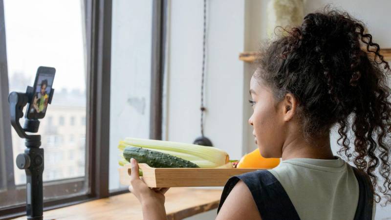 Justiça proíbe trabalho de crianças influencers no Instagram e no Facebook