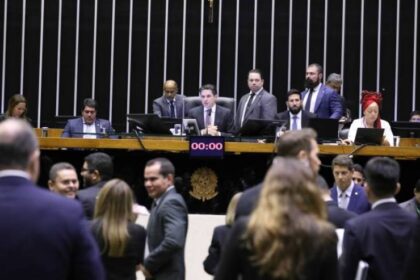 Câmara aprova PEC regulamentação aposentadoria de agentes de saúde e combate a endemias