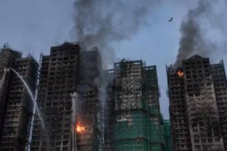 Polícia prende 13 pessoas por suspeita de responsabilidade no incêndio em Hong Kong