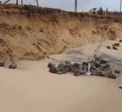 Moradores do Açu alertam para avanço acelerado da erosão costeira na região