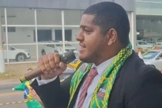 Campista Igor Rodrigues, presidente do PL Jovem da cidade, participa de caminhada do deputado federal Nikolas Ferreira