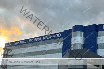 Moto pega fogo em colisão com Van na Campos-Farol; Duas pessoas feridas