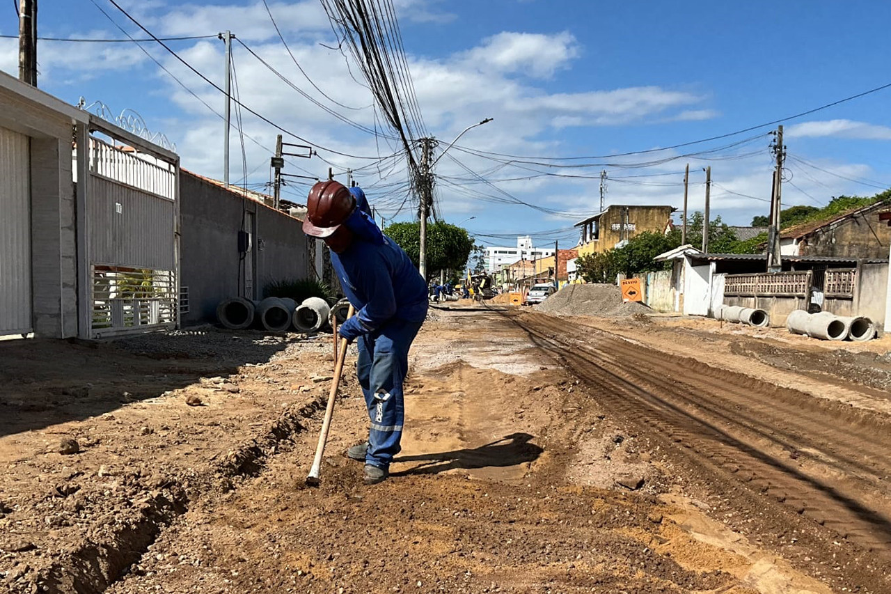 Obras na Rua Domingos Viana avançam e chegam a cerca de 50% de execução