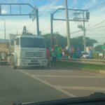 Ciclista morre atropelado por caminhão na BR-101, em Campos