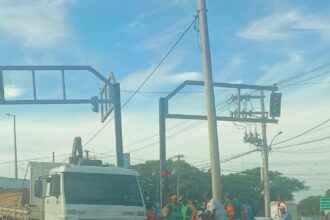 Ciclista morre atropelado por caminhão na BR-101, em Campos