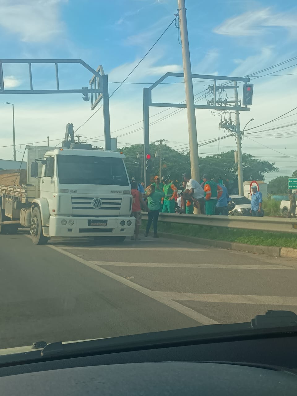 Ciclista morre atropelado por caminhão na BR-101, em Campos