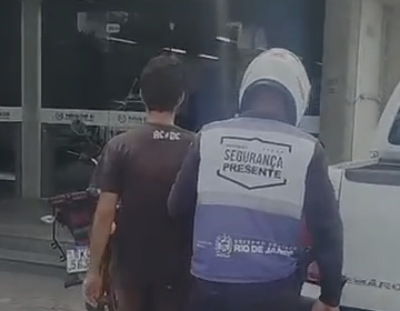 Polícia prende jovem por furto de Bombril em supermercado de Campos