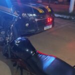 PRF recupera motocicleta furtada após perseguição na BR-101 em Campos