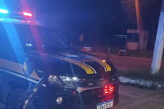 PRF recupera motocicleta furtada após perseguição na BR-101 em Campos