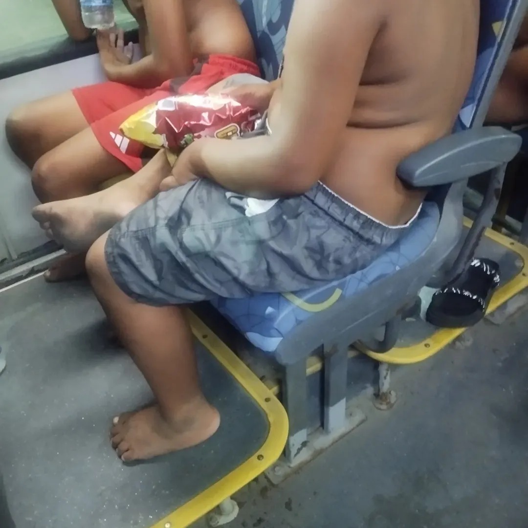 GCM resgata crianças perdidas em ônibus e as entrega aos responsáveis em Campos