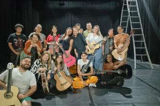 Fundação Cultural Jornalista Oswaldo Lima abre inscrições para aulas gratuitas de violão no Palácio da Cultura