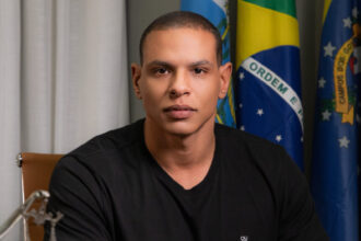 Devoto, vereador Maicon Cruz prestigia Festa de Nossa Senhora da Penha em Atafona e reencontra ex-presidente da Irmandade