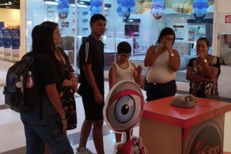 Globo faz ação do Big Brother Brasil em shopping de Campos (RJ) e coloca Big Fone