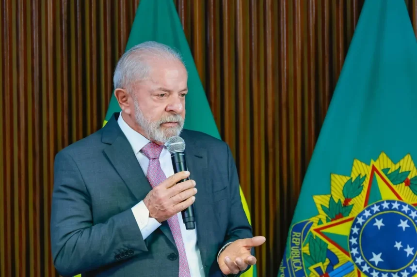 Lula elogia estudantes do Ceará e brincadeira gera polêmica: “Não é só cabeça grande”