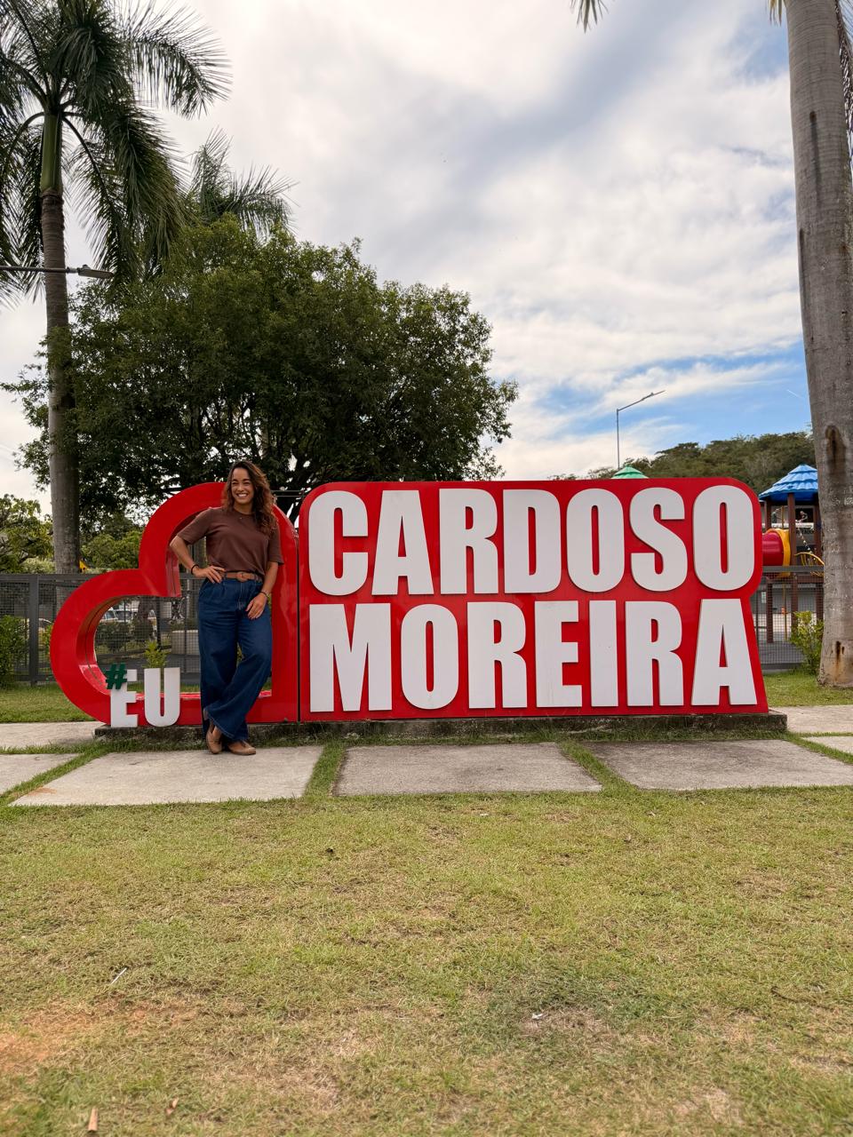 Jornalista Ana Paula Mendes encontra população de Cardoso Moreira e ouve pedidos por mudanças