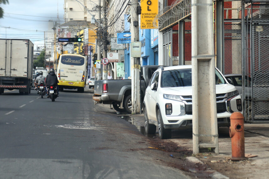 Mesmo com fiscalização, estacionamento irregular lidera ranking de infrações em Campos