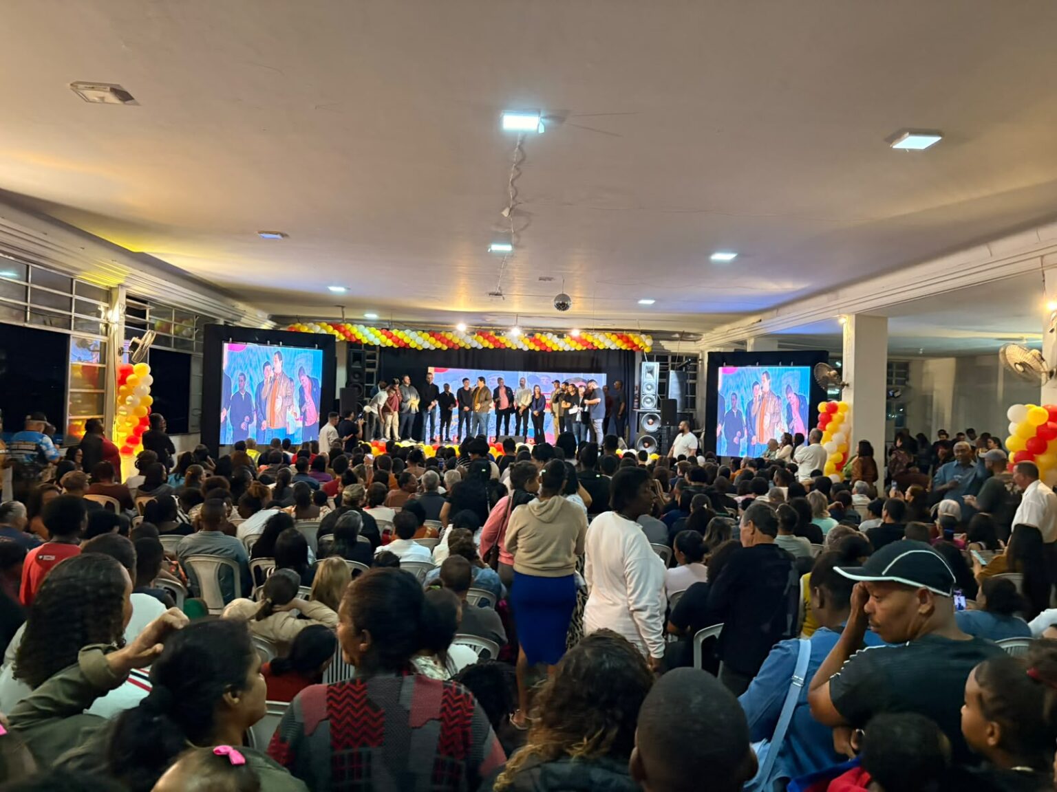 Deputado federal Dimas Gadelha presta contas do mandato em evento com grande público em Campos