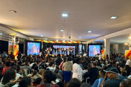 Deputado federal Dimas Gadelha presta contas do mandato em evento com grande público em Campos