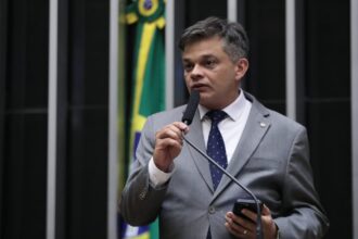 Deputado Dimas Gadelha anuncia candidatura à reeleição