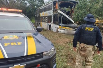 Acidente com ônibus em Petrópolis deixa dez mortos e revela transporte interestadual clandestino