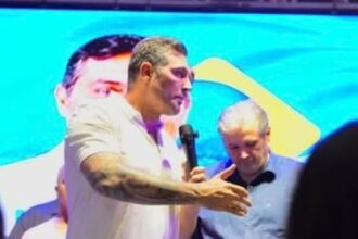 O deputado federal, candidato à reeleição e presidente estadual do PSDB, Luciano Vieira, lotou o Clube Folha Seca, no Centro de Campos dos Goytacazes (RJ), na noite deste sábado (1)