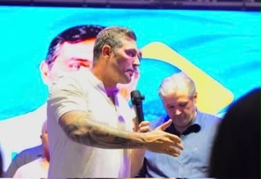 O deputado federal, candidato à reeleição e presidente estadual do PSDB, Luciano Vieira, lotou o Clube Folha Seca, no Centro de Campos dos Goytacazes (RJ), na noite deste sábado (1)