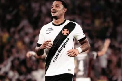 Atacante do Vasco é alvo de busca e apreensão em investigação sobre tráfico de drogas e armas