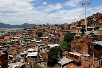 Moraes pede manifestação da PGR sobre plano do Rio para reocupação de territórios