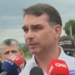 Flávio Bolsonaro é impedido de registrar candidatura após aparecer filiado ao Missão no sistema eleitoral