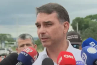 Flávio Bolsonaro é impedido de registrar candidatura após aparecer filiado ao Missão no sistema eleitoral