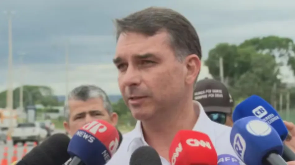 Flávio Bolsonaro é impedido de registrar candidatura após aparecer filiado ao Missão no sistema eleitoral