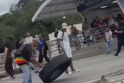 Mulher morre após ser atingida por roda de ônibus do BRT no Tanque, em Jacarepaguá