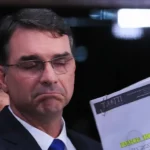 Flávio Bolsonaro tem filiação ao PL restabelecida após polêmica no TSE