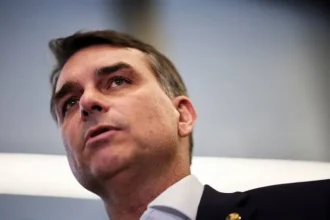 Flávio Bolsonaro anuncia Alfredo Gaspar como candidato a vice-presidente na chapa do PL