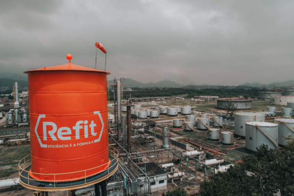 CVM investiga diretor da Refit por suposta omissão de informações ao mercado durante operação da Receita e ANP