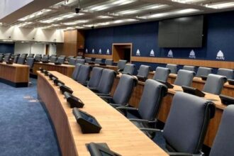 Polícia investiga fraude em concurso da Alerj após candidato ser flagrado com equipamentos eletrônicos