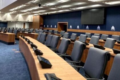 Polícia investiga fraude em concurso da Alerj após candidato ser flagrado com equipamentos eletrônicos