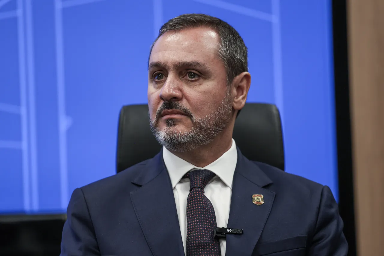 Diretores da Polícia Federal colocam cargos à disposição em apoio a Andrei Rodrigues após afastamento