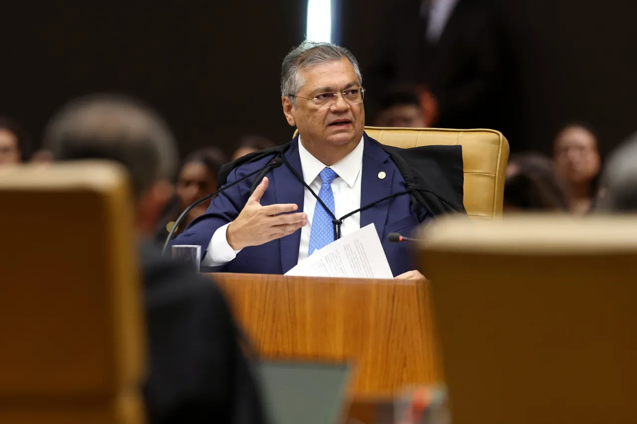 Flávio Dino manda reintegrar diretor-geral da PF e reverte afastamento determinado por Mendonça